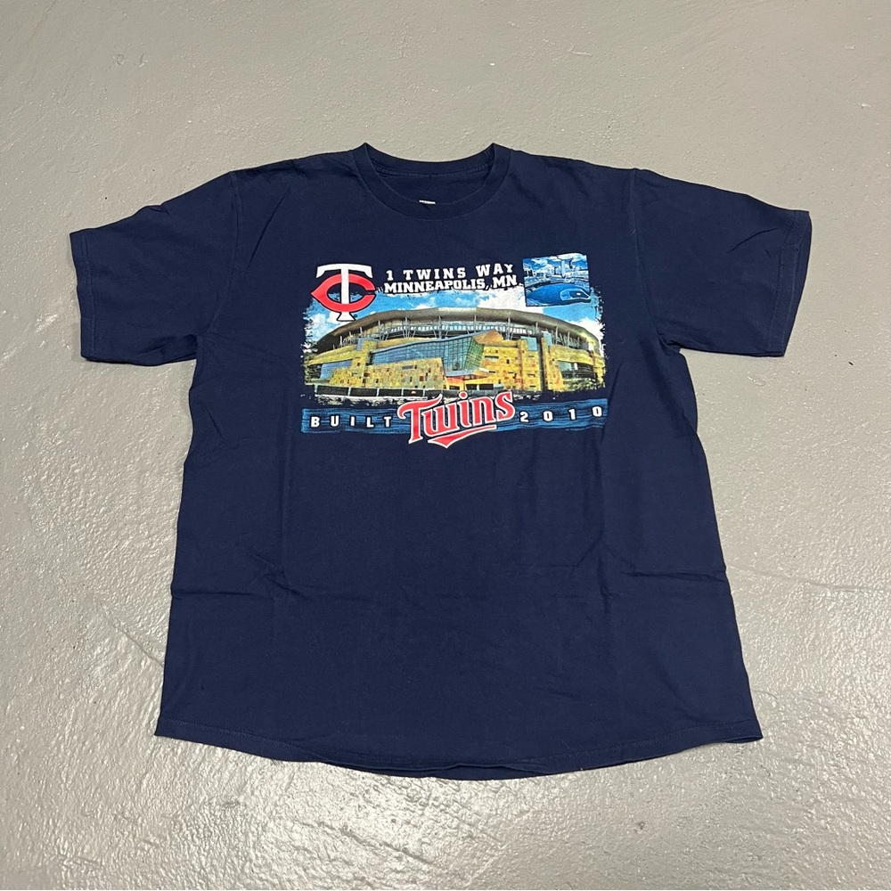 Vintage Navy Blue MLB Minnesota Twins Graphic T-Shirt